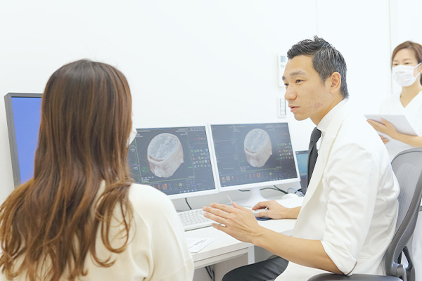 専門医が脳や神経に関する症状を診療、当日のMRIも可能です。